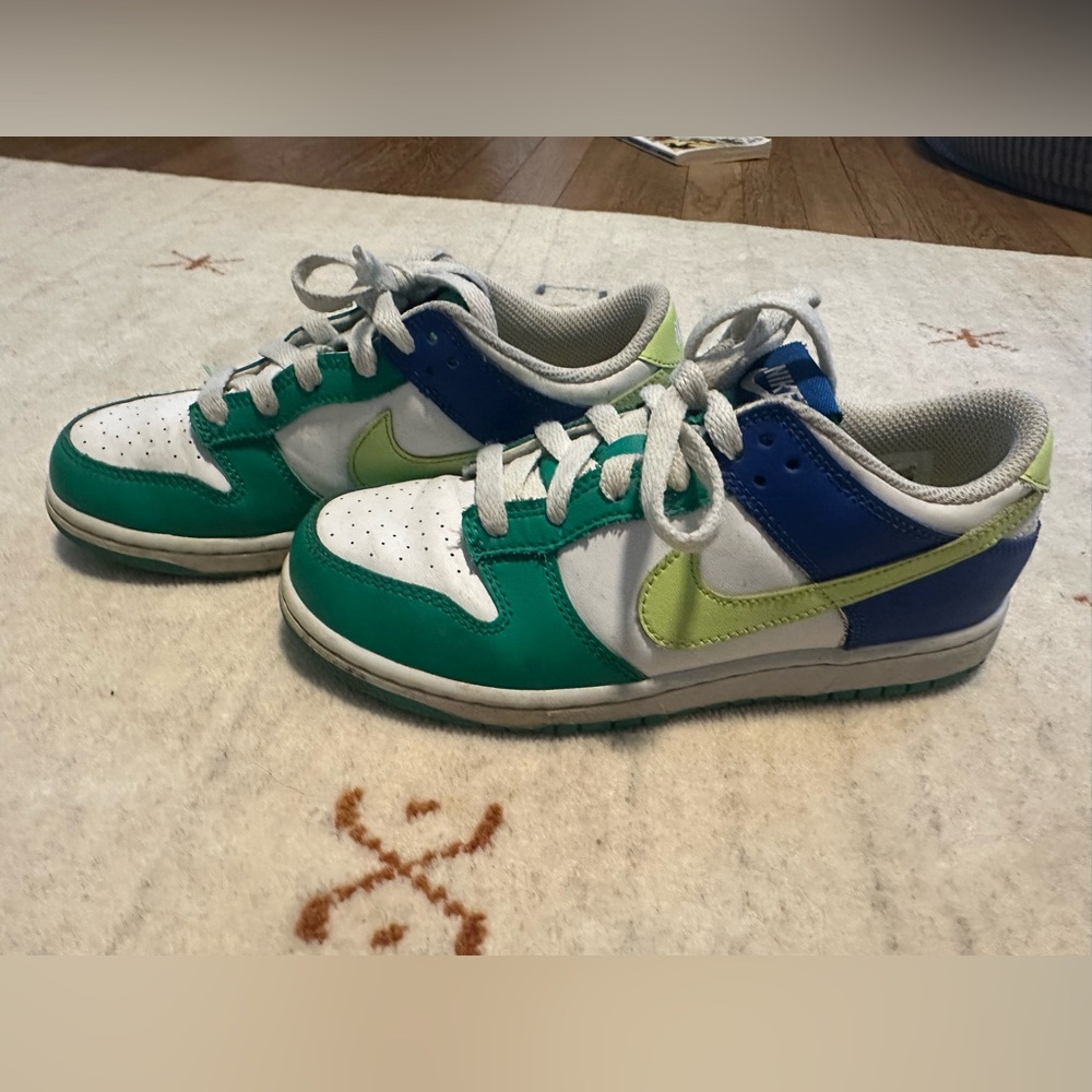 Nike low dunk size 3Y.  Very gently worn less than a handful of times